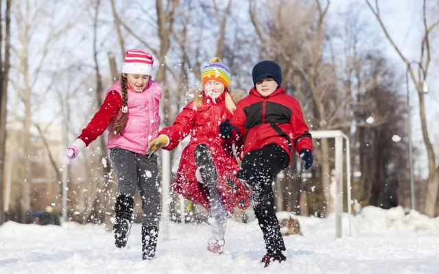 Lustige Winteraktivitäten für Kinder